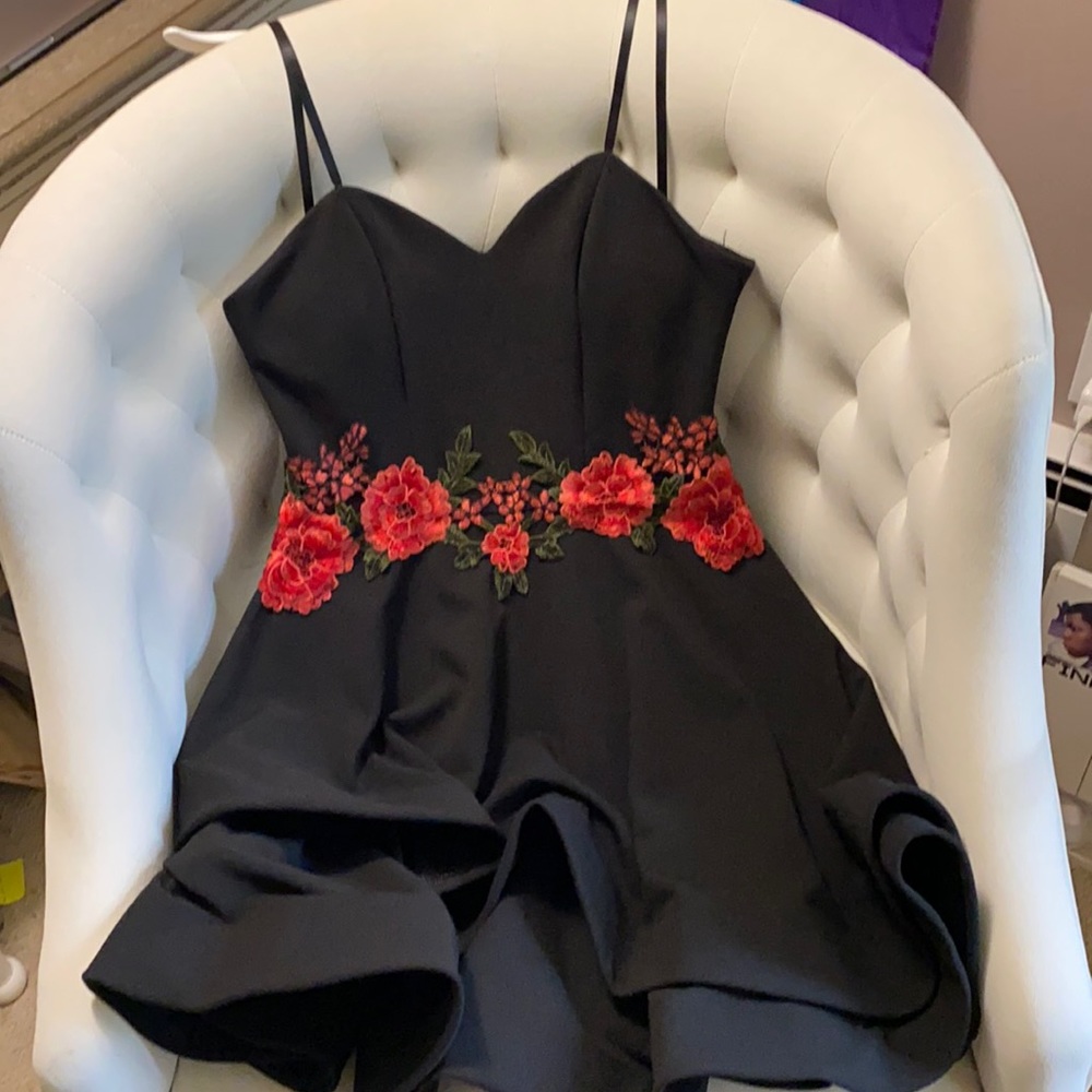 Black red flower dress